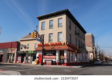 HACKENSACK, NJ, USA  - March 11, 2022: Shops And Restaurants On The Corner Of Main St. And Bergen St, Hackensack, NJ 07601. Editorial Use Only. 