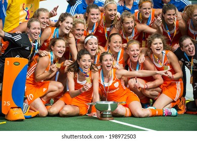 THE HAGUE, NETHERLANDS - JUNE 14: The Dutch Women Field Hockey Team Poses For A Team Photo After Winning The World Championships Hockey At The Rabobank Hockey World Cup 2014