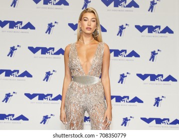 Hailey Baldwin At The 2017 MTV Video Music Awards Held At The Forum In Inglewood, USA On August 27, 2017.