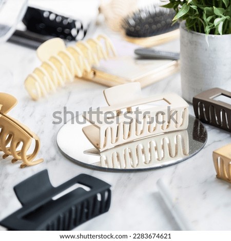 hair claw clip lifestyle staging