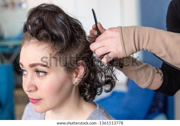 Hairdresser Weaves Dreadlocks Beautiful Young Girl Stock