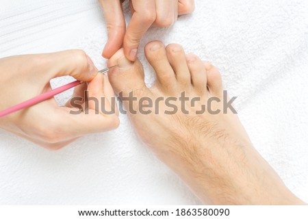 hairy male feet at a pedicure appointment