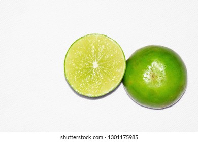 half ​​green lime is a fruit and vegetable that contains vitamins