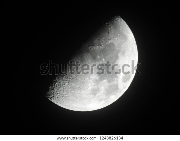 Half
moon / The Moon is an astronomical body that orbits planet Earth
and is Earth's only permanent natural satellite. It is the
fifth-largest natural satellite in the Solar
System