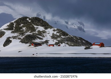 Half Moon Island, Antarctica - 12 05 17: Dramatic Antarctic Scenery With Snow And Low Cloud At An Argentine Antarctic Base And Scientific Research Station In The South Shetland Islands Of Antarctica