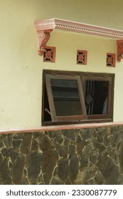 a half open box shaped window