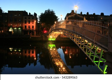 Half penny Bridge at dusk, Dublin, Ireland