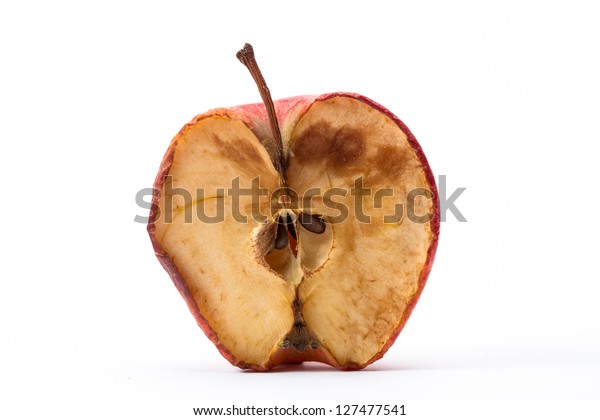 白い背景に腐ったリンゴの半分 の写真素材 今すぐ編集