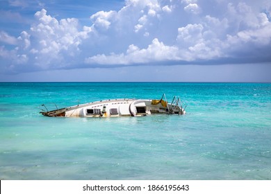 1,131 Sunken yacht Images, Stock Photos & Vectors | Shutterstock