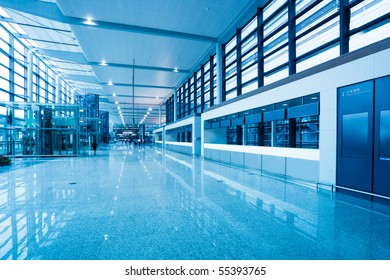 The Hall Of Shanghai South Railway Station .