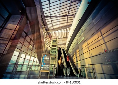 The Hall Of Shanghai South Railway Station .