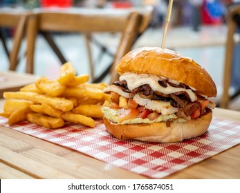 Halloumi Burger With Potato Chips