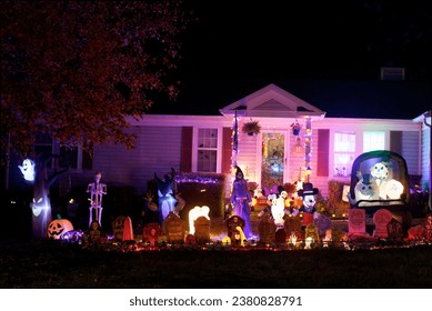 Halloween Decorations. Haunted House. Halloween. Happy Halloween USA 🇺🇸 #666
						#halloween, #trickortreat, #costumes, #spooky, #hauntedhouse, #pumpkin, #witch, #candy, #ghost, #scary, #creepy, #skeleto