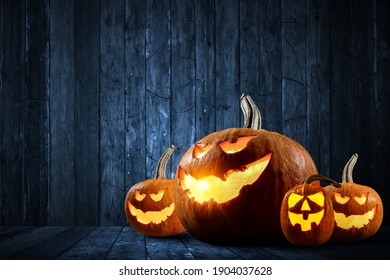 Halloween-Design mit Kürbissen. Gemischte Medien