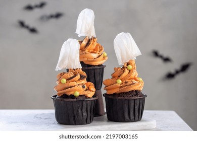 Halloween Ghost Cupcakes. Halloween Party Food Idea.