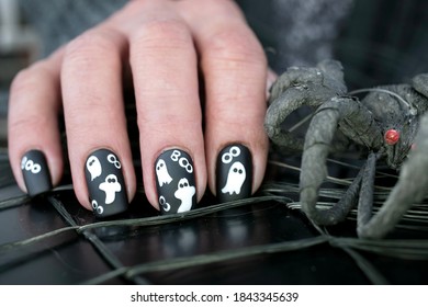 Halloween Ghosts Nail Art Design