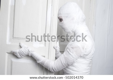 Halloween mummy door 