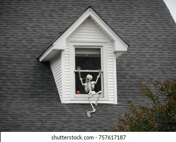 Skeletons Climbing Images Stock Photos Vectors Shutterstock