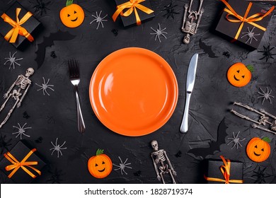 Mesa Halloween con cubiertos