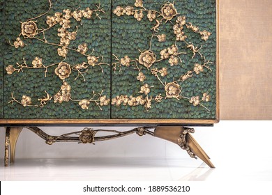 HAMALA, BAHRAIN - MARCH 02, 2019: In A Luxury Villa In The Middle East, Designer Cupboard Doors Show Decoration Consisting Of Gold Lizards, Beetles And Flower Sculptures Set Above Iridescent Feathers.