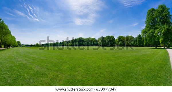 ハンブルグ市立公園 ドイツ語 Stadtpark は 148ヘクタール 366エーカー の広さで ウィンターユードのハンブルグ地区に位置する 1914年にオープンしたドイツの風景デザインの重要な例である の写真素材 今すぐ編集