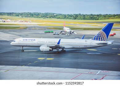 Hamburg Germany 08052018 Airplane Leaving Terminal Stock Photo (Edit ...