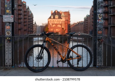 HAMBURG, GERMANY - Aug 14, 2021: A beautiful shot of a Trek bike in the city of Hamburg in golden hour