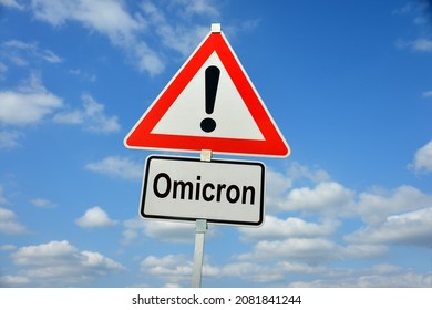 Hamburg, Deutschland - 27. November 2021: Deutsches Verkehrswarnzeichen mit der Note Omicron - symbolisiert die Gefahr einer neuen Variante namens Omicron
