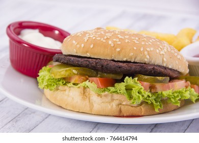 hamburger with chips