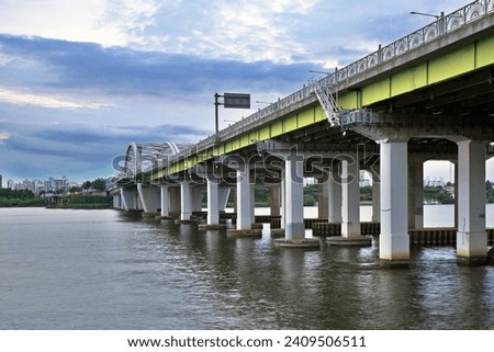  the Han River Bridge across the Han River                              