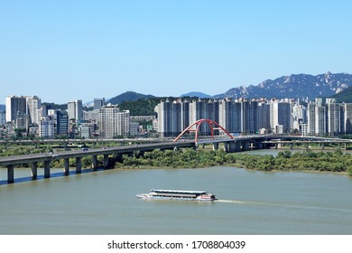 Han River And Cruise Ship Scenery - Seoul, Korea