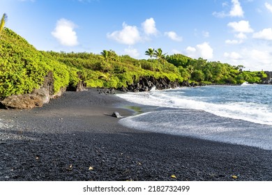 HANA HAWAII, UNITED STATES - Nov 20, 2019: A Morning View Of The Black Sand Beach At Waianapanapa State Park With No People In The Photo  East Maui, Hawaii, Near The Town Of Hana 