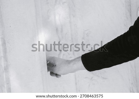 Hand aperture towards the unknown