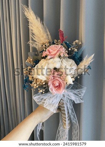 Hand Bouquet Mixed with Dry and Artficial Flower