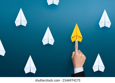 Hand of businessman choose yellow paper plane, Select leader or employees, Headhunting - Shutterstock ID 2146974173