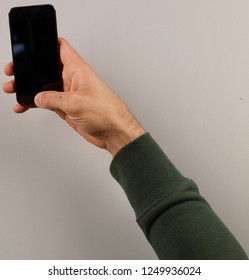 hand with cellphone