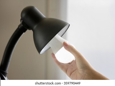 Hand Changing Bulb For Led One.Home Table Lamp With Bulb.Shining Diode Bulb.