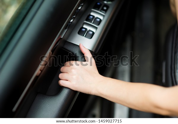 hand closing the door in
the car
