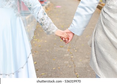 Hand Couple. Muslim Bride 