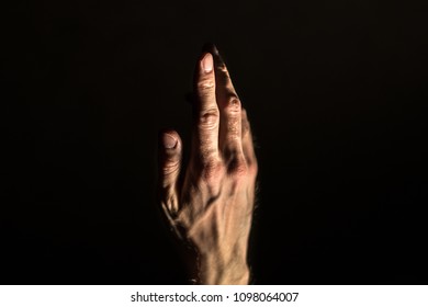 Hand in the dark 