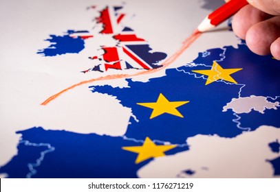 Hand, die eine rote Linie zwischen dem Vereinigten Königreich und der übrigen Europäischen Union zieht. Brexit-Konzept Das Vereinigte Königreich ist daher auf dem Weg, die EU am 29. März 2019 zu verlassen