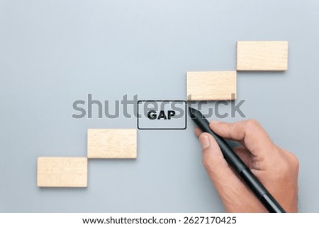Hand drawing a square replace the missing pieces of wood in the pattern of a staircase, gap problems that prevent success