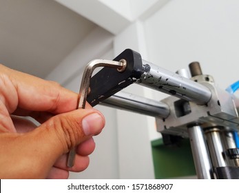 hand hold allen key fix machine