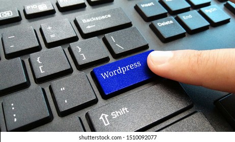 hand hold blue Wordpress keyboard button