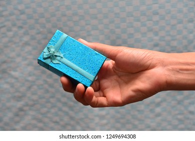 Hand Hold Gift Box