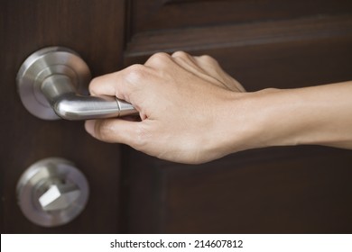 Hand Hold Handle Of Wood Door 