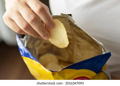 Hand Hold Potato Chips With Snack Bag