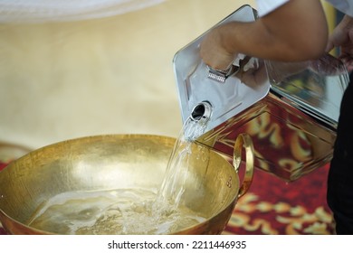 Hand Holding Brass Pan
Brass Wok, Cooking Utensils
Brass Wok And Wood Spoon On Gas Stove