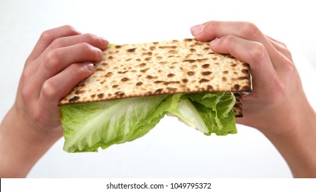 Hand holding a "korech"  matzah sandwich, for Jewish passover ritual