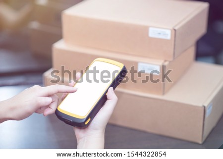 hand holding portable barcode scanner 